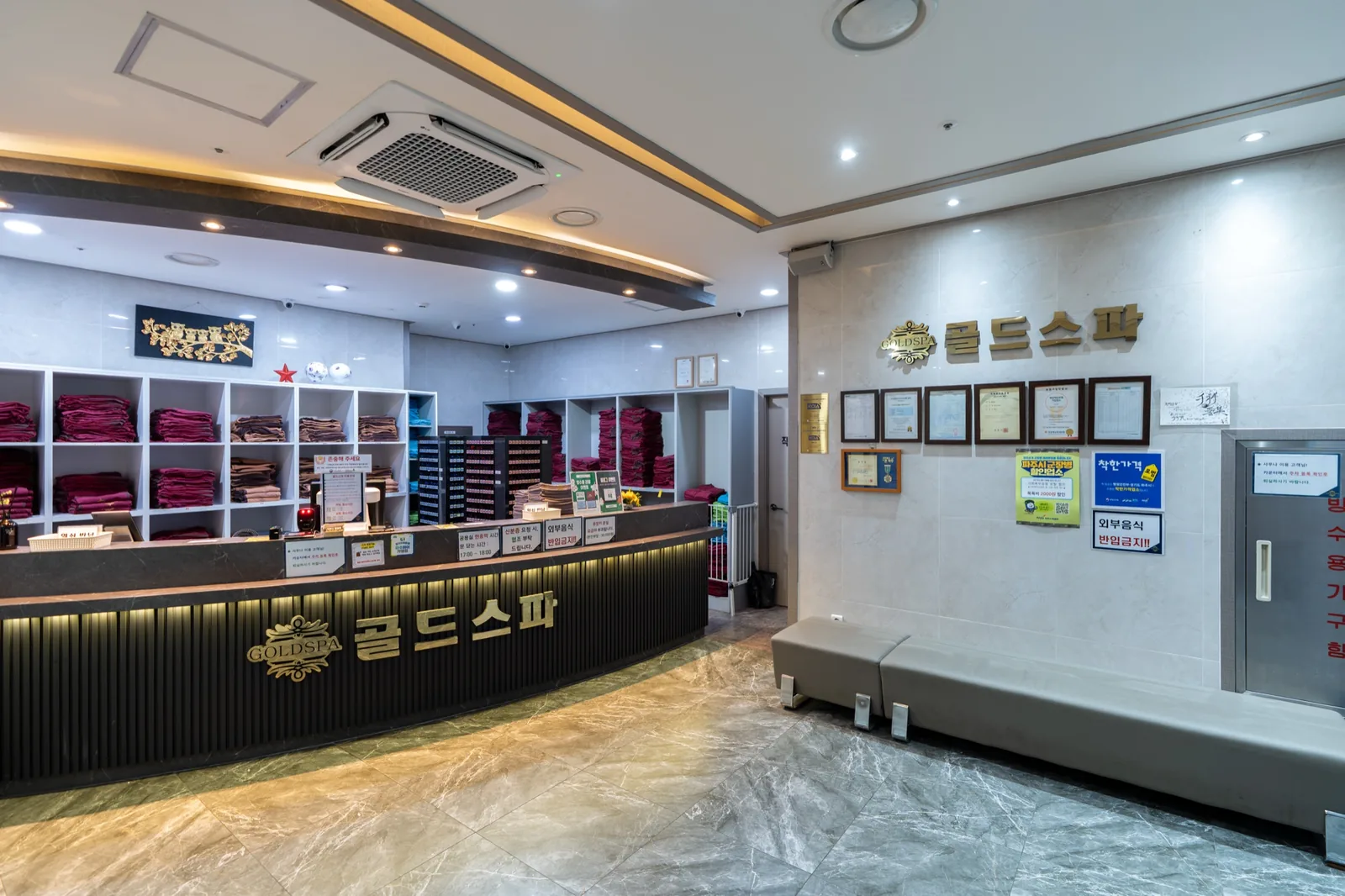 Front desk — GoldSpa Paju