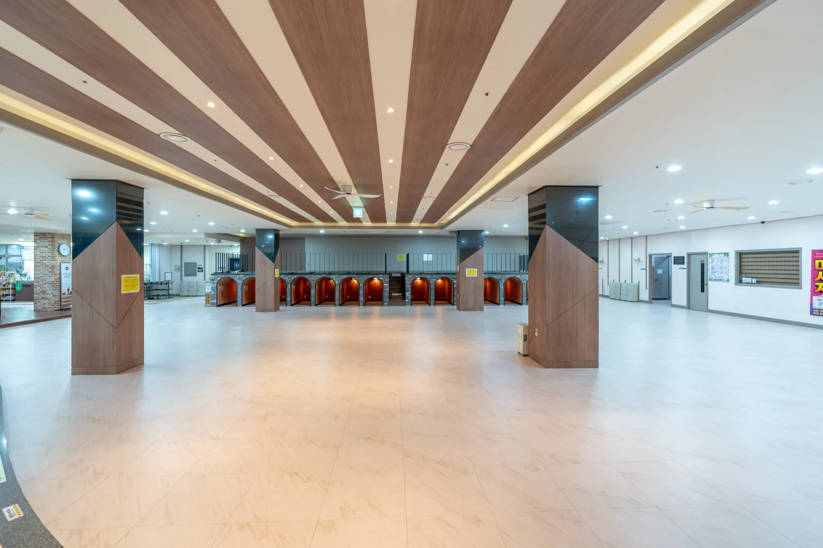 Jjimjilbang (sunburst ceiling) — GoldSpa Paju